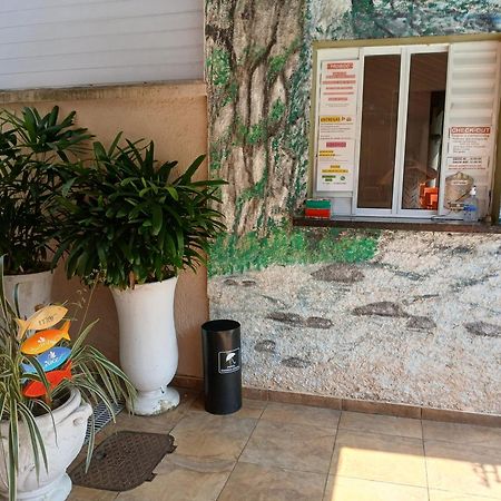 Pousada Parque Suites Estacionamento E Piscina 瓜鲁雅 外观 照片