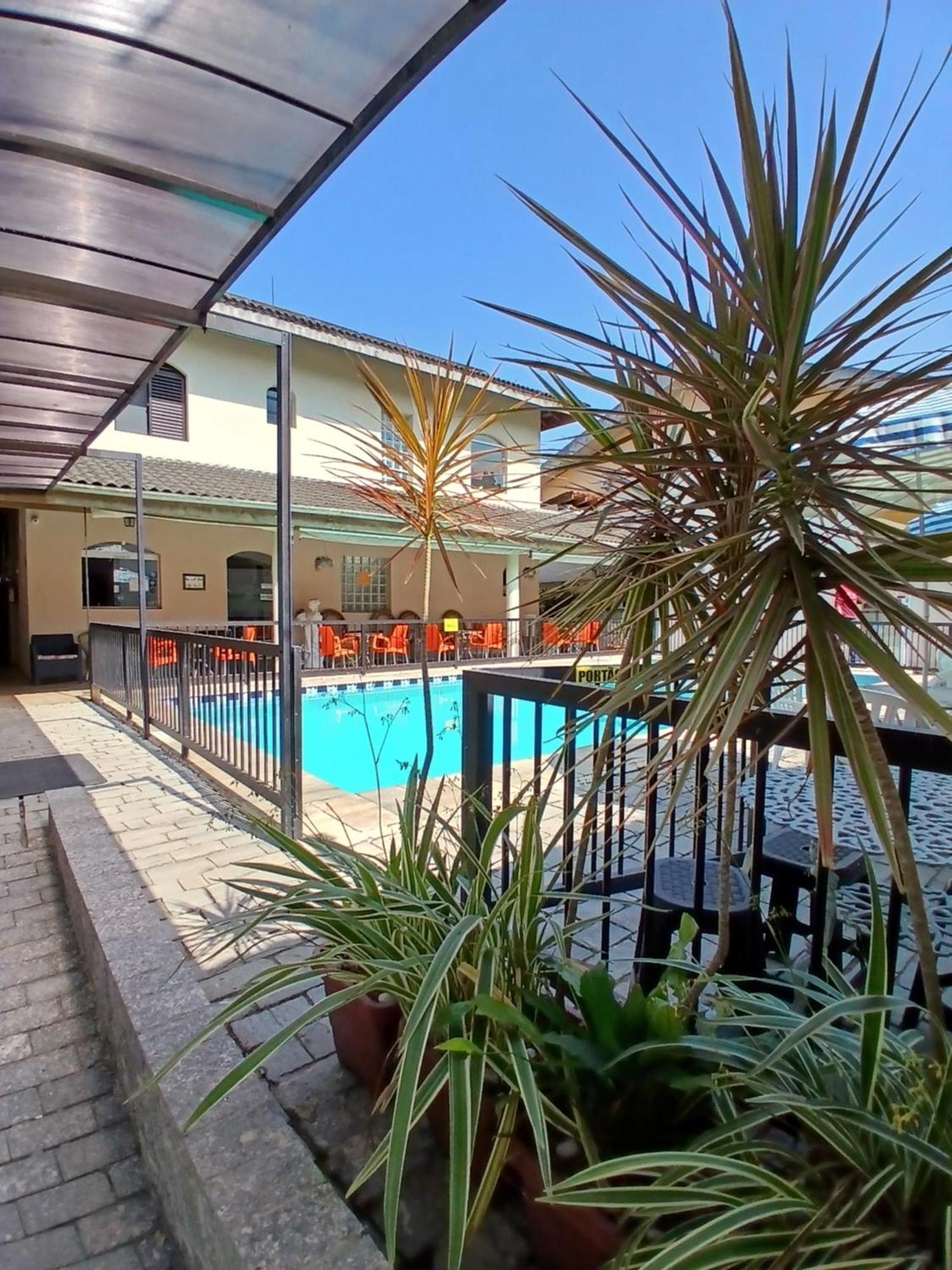 Pousada Parque Suites Estacionamento E Piscina 瓜鲁雅 外观 照片