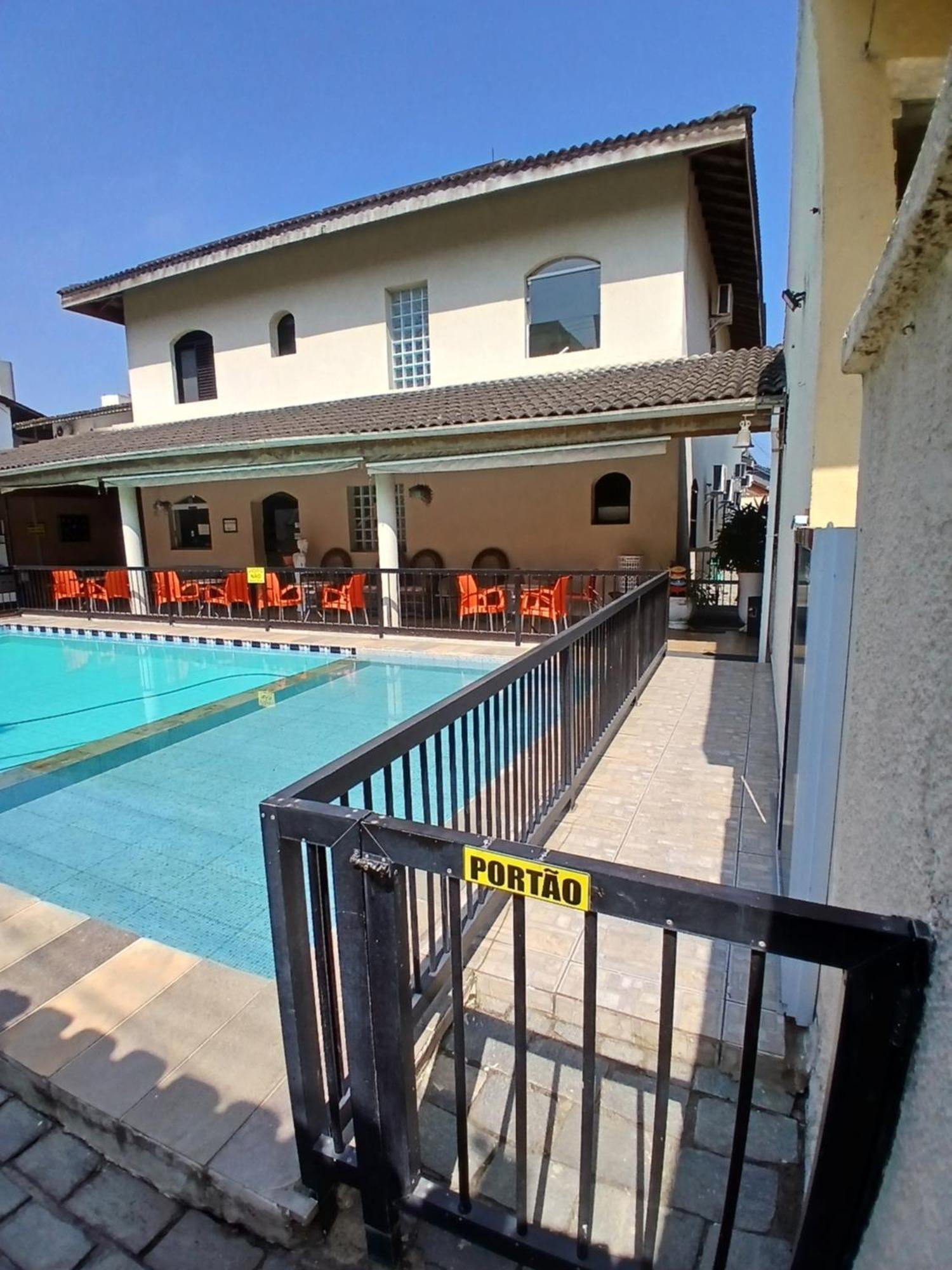 Pousada Parque Suites Estacionamento E Piscina 瓜鲁雅 外观 照片