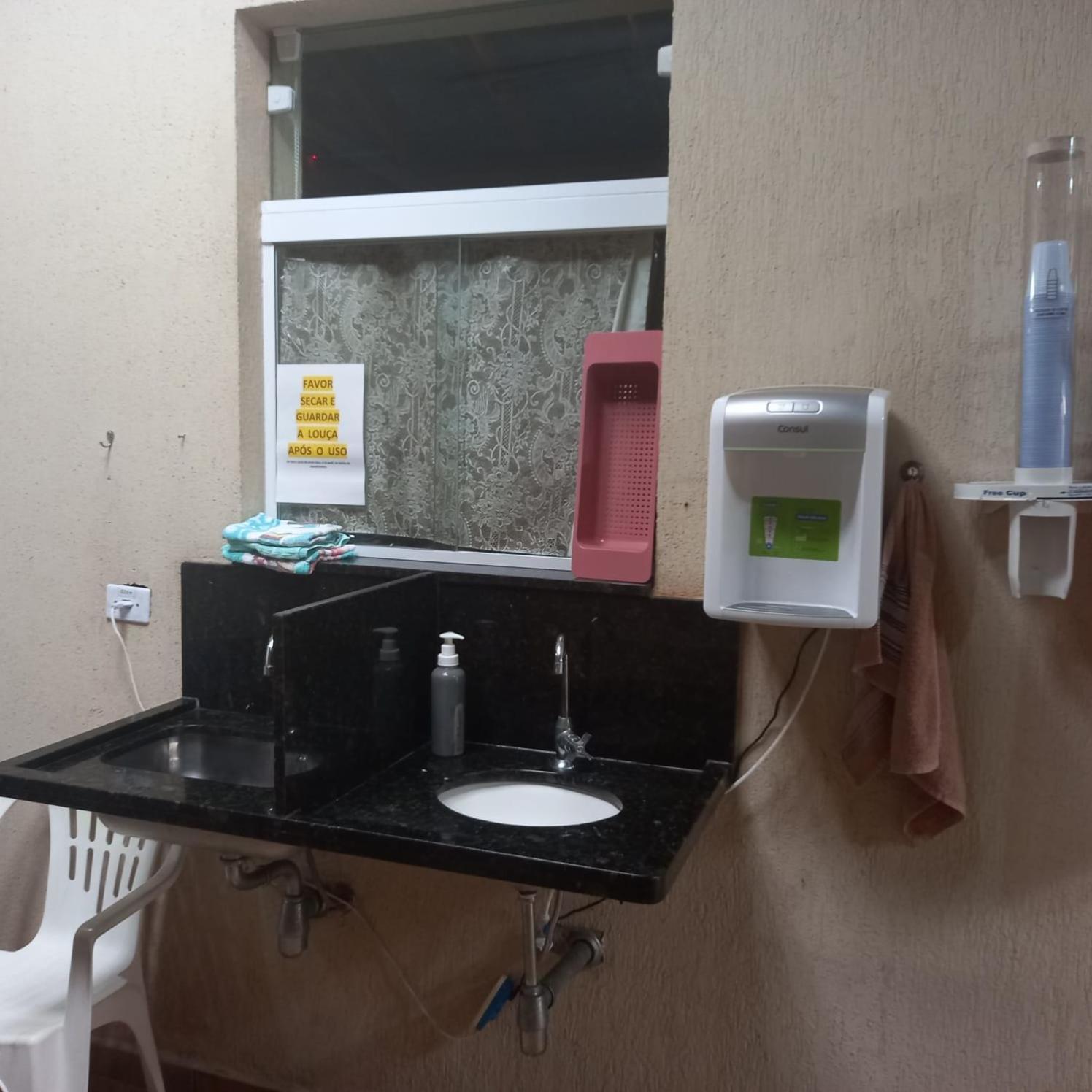 Pousada Parque Suites Estacionamento E Piscina 瓜鲁雅 外观 照片